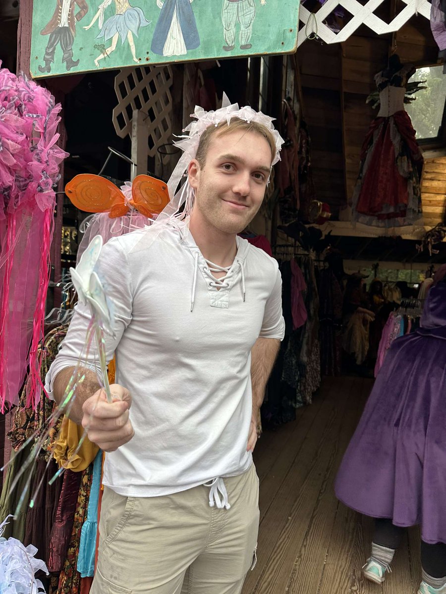 CarsonHaury's tweet photo. I make a pretty princess https://t.co/70RvspNZhF