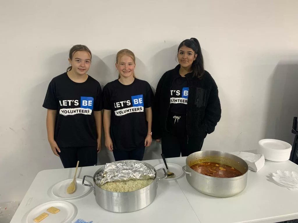 LetsBe_F's tweet photo. CURRY KITCHEN - our team once again running their Sunday Curry Kitchen supporting people in need. A total of 22 hot meals served.
#servingothers
#youthsocialaction
#supportingpeopleinneed
#homelessness https://t.co/IzgIzgbf1A