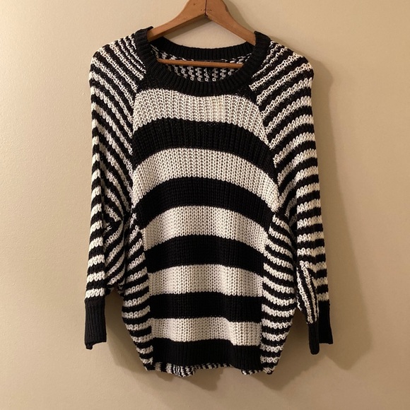 good2Bthrifty's tweet photo. So good I had to share! Check out all the items I'm loving on @Poshmarkapp from @PoshTwenty7 @MommyT30 #poshmark #fashion #style #shopmycloset #quackerfactory #jessicasimpson: https://t.co/Z0NyKt0Mpz https://t.co/1Kbm0maeWu