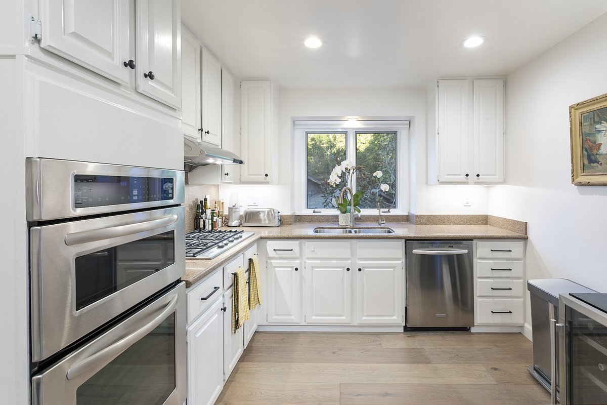 TerryRyken's tweet photo. OPEN HOUSE TODAY
#Sunday Sept 25
12-2pm
2731 Miradero Dr #SantaBarbara, CA 93105 
Luxuriously updated 3 bed, 2 bath upstairs 1,720 sq. ft. condo in a serene green haven. MLS#22-2505
Listed by Terry Ryken, Broker Associate #Compass DRE 01107300 https://t.co/wRWCIDx2Ic #openhouse https://t.co/V4nusWLvYI