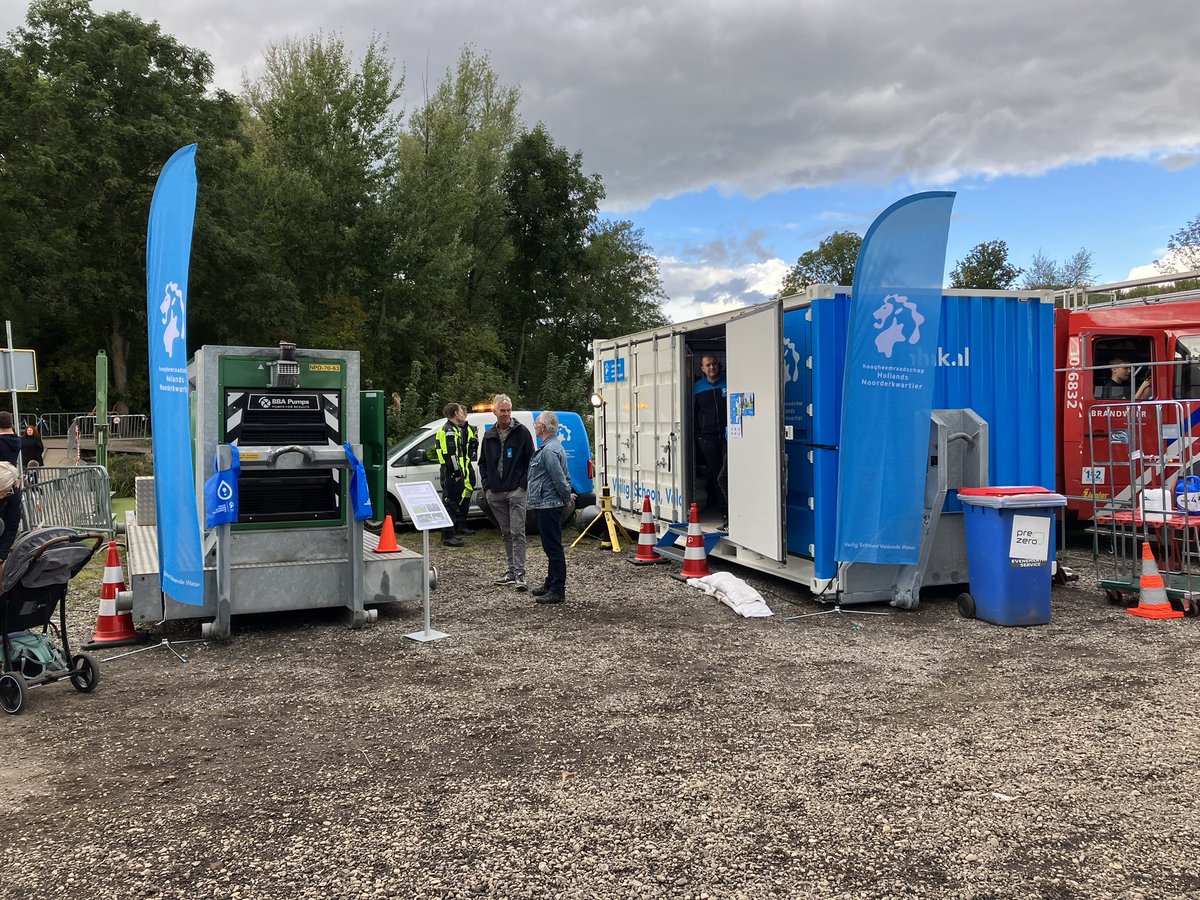 Zeer geslaagde nationale hulpverlenersdag <a href="/nhvd2016/">Nat Hulpverlenersdag</a> Diverse hulpdiensten waren aanwezig en hadden groots uitgepakt. <a href="/Politie/">Politie Nederland</a> <a href="/vrnhn/">Veiligheidsregio NHN</a> <a href="/Defensie/">Ministerie van Defensie</a> <a href="/rbnotwin/">Reddingsbrigade Hoorn</a> @RSWijdenes <a href="/marinebrandweer/">Korps Marinebrandweer</a> Er was genoeg te zien en te doen voor jong &amp; oud.