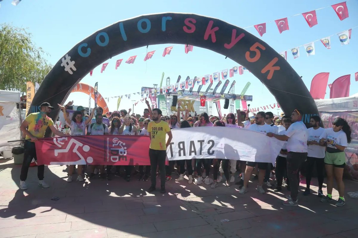 golbasibel's tweet photo. Tüm dünyaya yayılan #Colorsky5K Renkli Koşu'ya ev sahipliği yaptık. 🔹🔸◽

@ColorSky5K https://t.co/A8ibqOCsZN