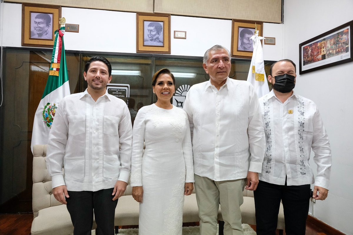 MaraLezama's tweet photo. Comenzamos con un nuevo gobierno que será del pueblo, un Nuevo Acuerdo por el Bienestar y Desarrollo de #QuintanaRoo, con la visión de empoderar a las mujeres, y construir  nueva forma de hacer política social con austeridad y justicia social. (1/3) https://t.co/8Pf2ntKJeH