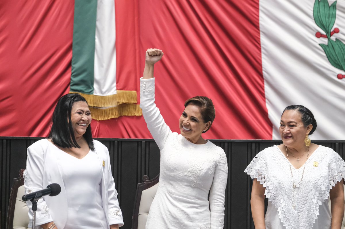MaraLezama's tweet photo. Agradezco la confianza del pueblo, al presidente @lopezobrador_, al @CongresoQRoo, a mi partido @PartidoMorenaMx y a todas las y los funcionarios de los tres órdenes de gobierno que me acompañan en este momento histórico que marca el inicio de una profunda transformación… (2/3) https://t.co/VjeGP8h7r8