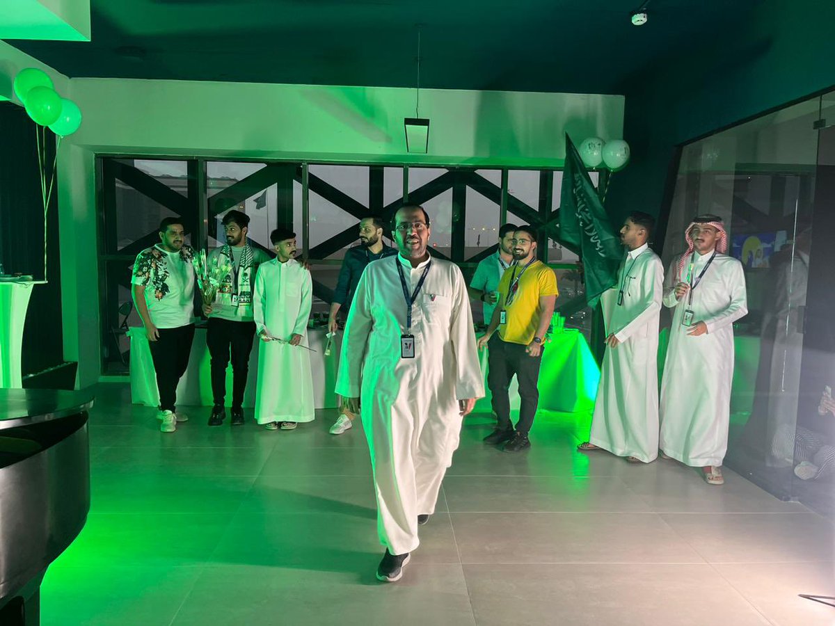 FIVECOLORSinc's tweet photo. من فعاليات #فايف_كلرز للاحتفال في اول يوم دوام في  #اليوم_الوطني_السعودي_92  2 https://t.co/OV4PB5LYcQ