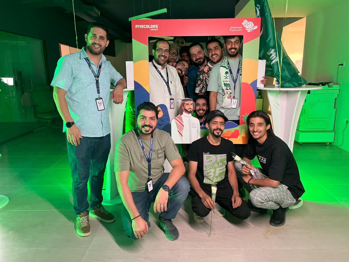 FIVECOLORSinc's tweet photo. من فعاليات #فايف_كلرز للاحتفال في اول يوم دوام في  #اليوم_الوطني_السعودي_92  2 https://t.co/OV4PB5LYcQ