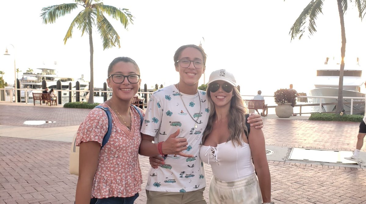 kmsurhail's tweet photo. Sonrie, vive, ama y disfruta cada segundo... Sé Feliz eso vuelve loco a los demás...
 Feliz Cumpleaños Surfiel sigue soriendo y disfrutando de esta gran aventura llamada vida.

Ya son #15years #happybirthday #sonrielealavida ... Jah bless 🎉🎂🥳🙏🏼🤙🏼. https://t.co/F9WuKQwtS7