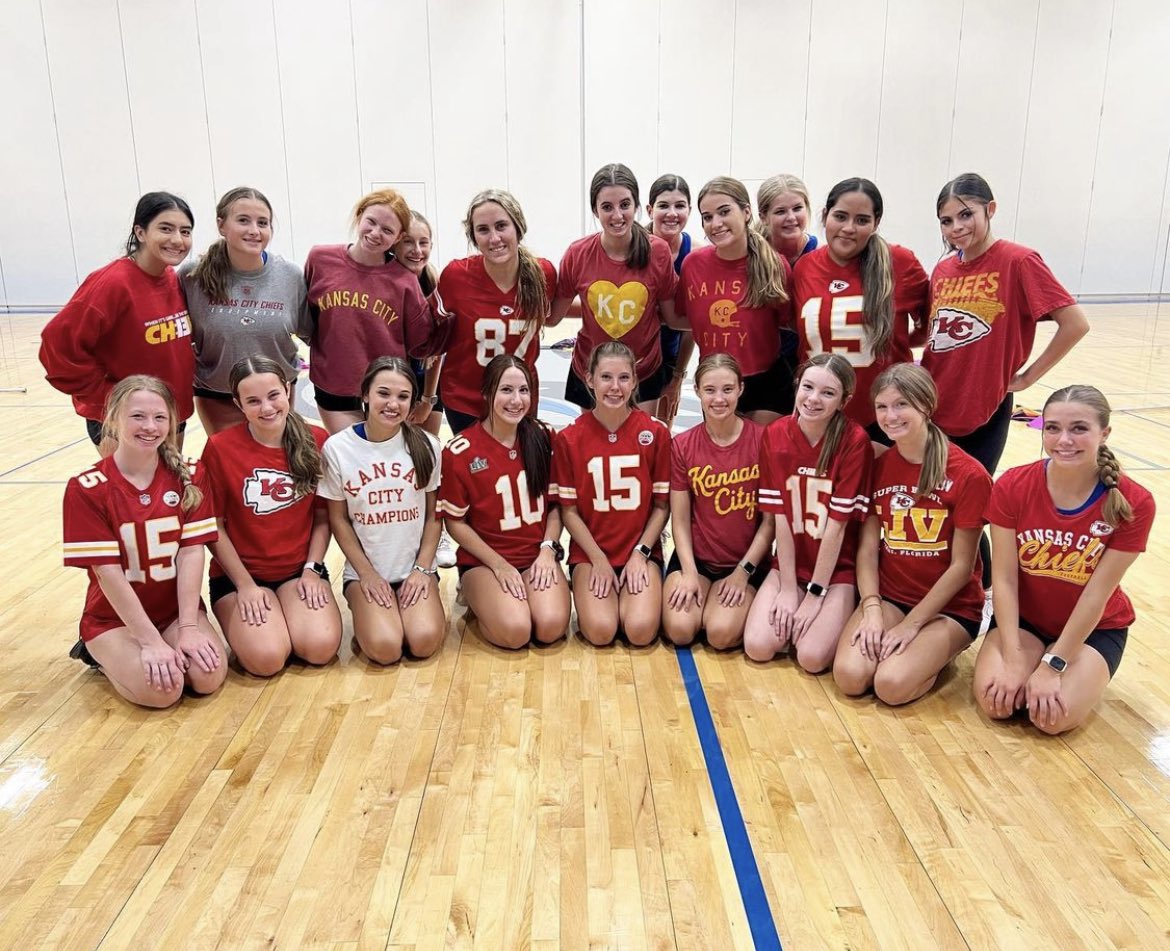 OWDanceTeam's tweet photo. Gooooooo chiefs!! #ChiefsKingdom https://t.co/EHVKz9UPhm