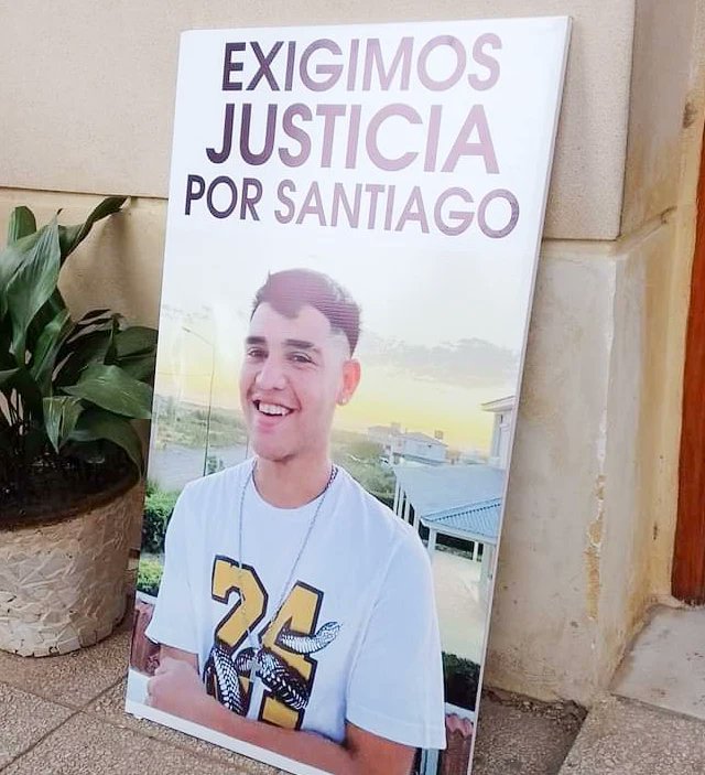Y el pedido de JUSTICIA Y VERDAD llegó a la Iglesia del Santo Argentino en Cura Brochero. 🙏🏻

La familia sigue pidiendo justicia, reclamando para que haya un trabajo serio en búsqueda de datos y condenas. La verdad no aparece. La justicia da vueltas. Santi aún no descansa en paz.