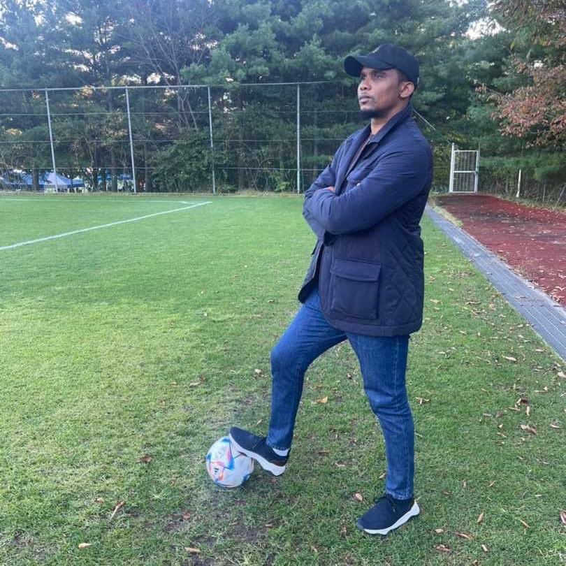 TeamSEtoo's tweet photo. Le Président de la @FecafootOfficie @SamuelEtoo est Présent à la séance d'entraînement des lions indomptables
#PresidentTravailleur #EtooTravailleur
#PresidentVisionnaire #EtooVisionnaire
#EtooPeut #EtooBosseur #TeamSEtoo
#Qatar2022
#TouteLaGrandeurDuFootballCamerounais https://t.co/2zj2MaiWAw