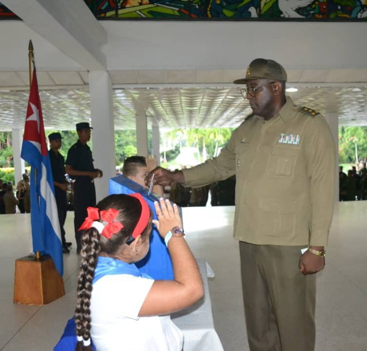 Llegó el día de decidir con el voto libre y secreto la validación del Código de las Familias, sin descuidar la defensa FAR Cuba está ejerciendo el derecho al voto. #YoVotoSí