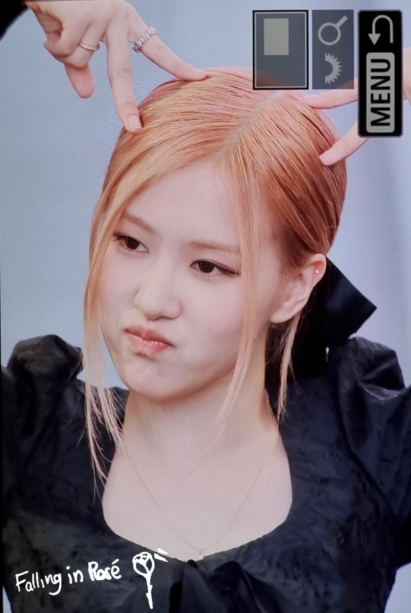 FALLING IN ROSÉ tweet media