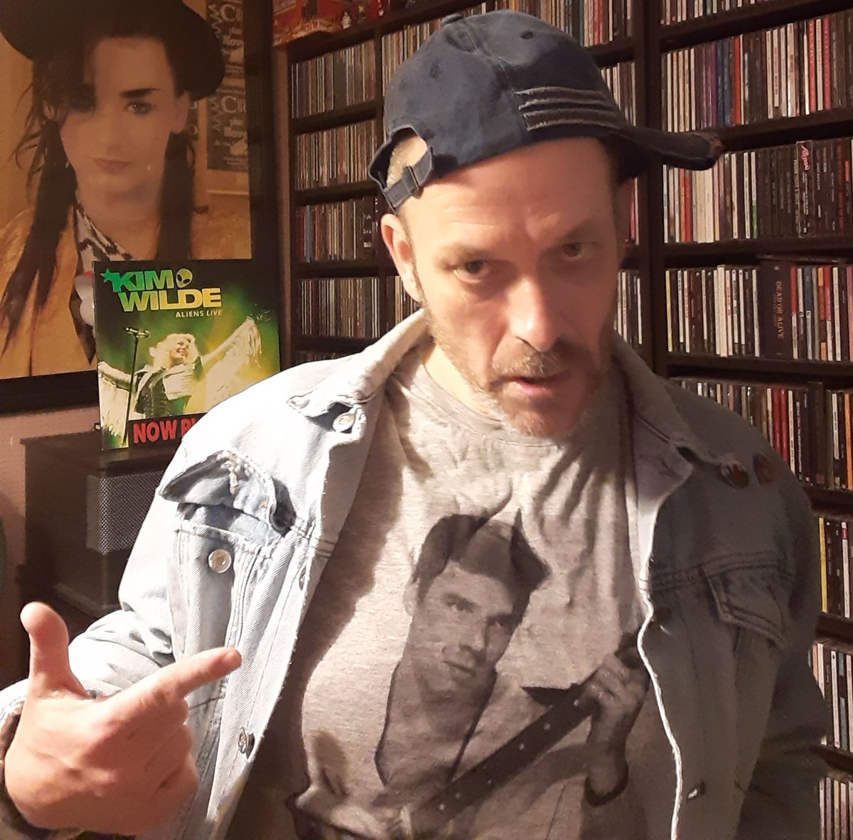 welshfreak's tweet photo. Anyway...back to #VinylDay its @kimwilde #AliensLive π½ and got her Dad #Marty on my tee π₯° https://t.co/u7NKLlpldt