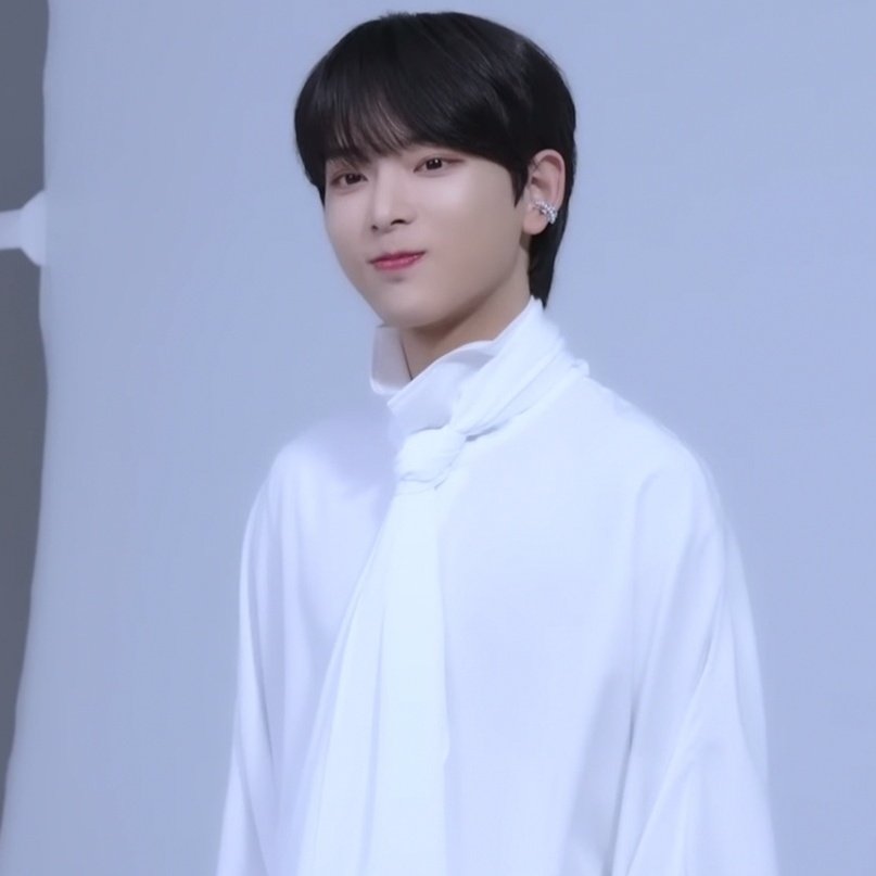 hourlyharua's tweet photo. he's so cute 🥹 https://t.co/rBxWIzn9V4