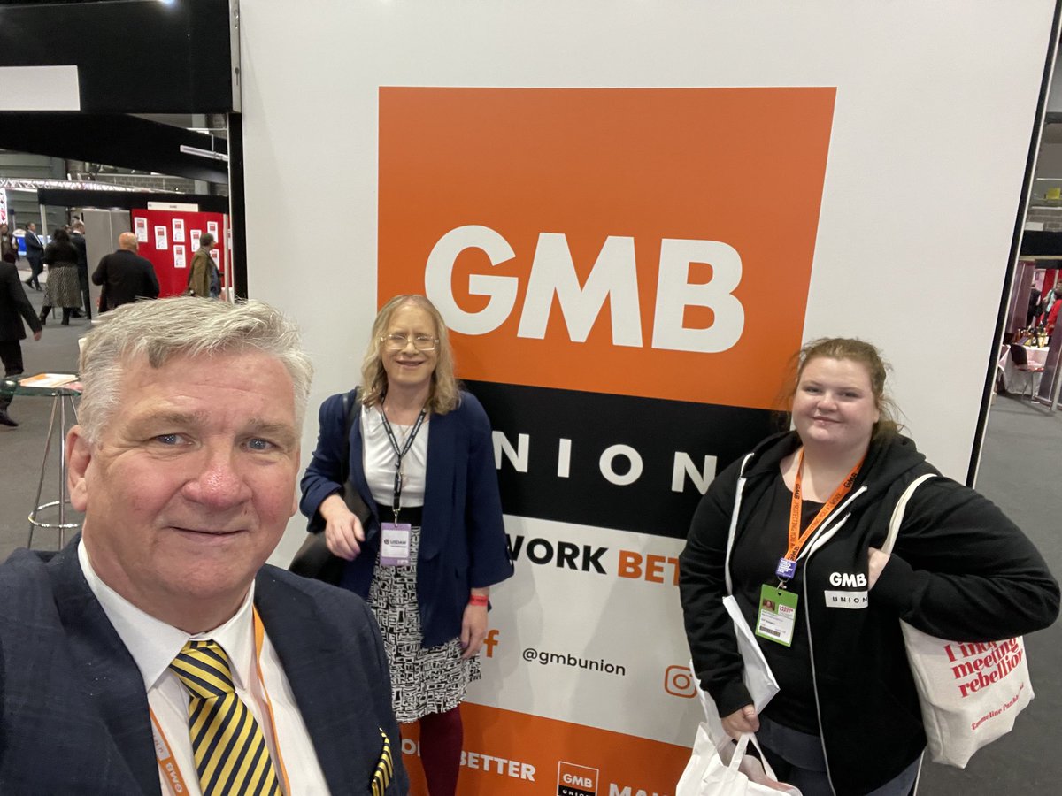 neilsmithgmb's tweet photo. Always great to have a chat with ⁦@gmbnwi�� fantastic activists ⁦@youngGMBER⁩ ⁦@WirralLinda⁩ ! Great people doing great things ! ⁦@GMBCouncillors⁩ ⁦@gmbbolton23⁩ ⁦@PaulMaccaGMB⁩ ⁦@GMBGarySmith⁩ ⁦@bplantgmb⁩ https://t.co/Ep6WoYTZx5
