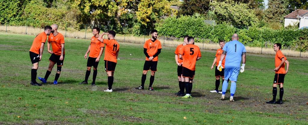 OsborneJess's tweet photo. And we're back!!
First game of the season!!!
#betterlate #thannever #sundayleague #grassrootsfootball #grassroots #sundayfootball #photography #footballphotography #amateurphotography #W9 https://t.co/eU3jnGebQ7
