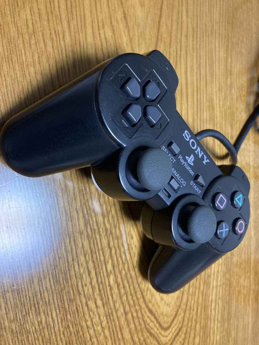 tige_household's tweet photo. オーバーホール完了✨
隅々まで綺麗に洗浄したので、中古品の気持ち悪さ(?)はなくなりました。
#PS2
#dualshock2 https://t.co/78QHUYfI36