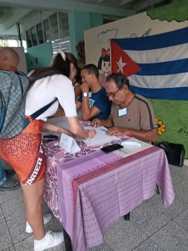YenisleySanchez's tweet photo. Nuestros jovenes votando por un codigo inclusivo. #CodigoSi. #CodigoDeLaFamilias https://t.co/eyBgviSm40