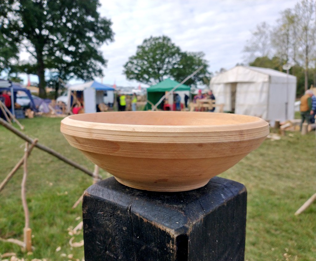 The finished bowl #greenwoodcarving s#bowlturning