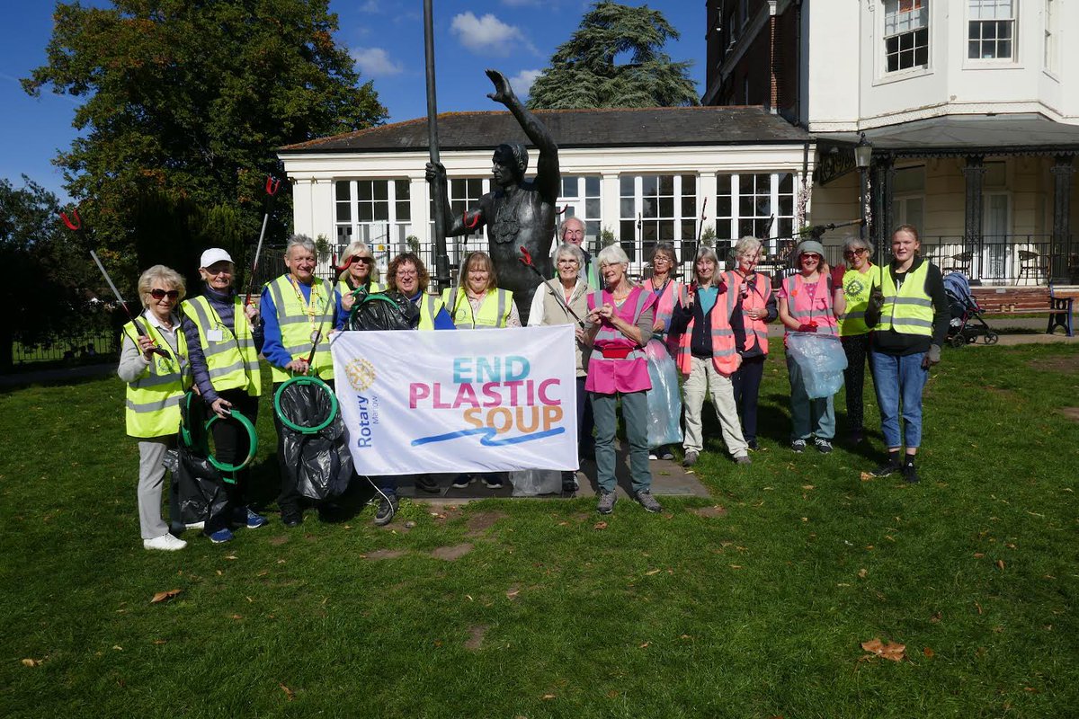 As part of #PlasticBlitz members from MM, Marlow Bridge and Marlow Wombles litter picked the Thames from Marlow to Hurley and collected data on the plastics recovered. #Thames21