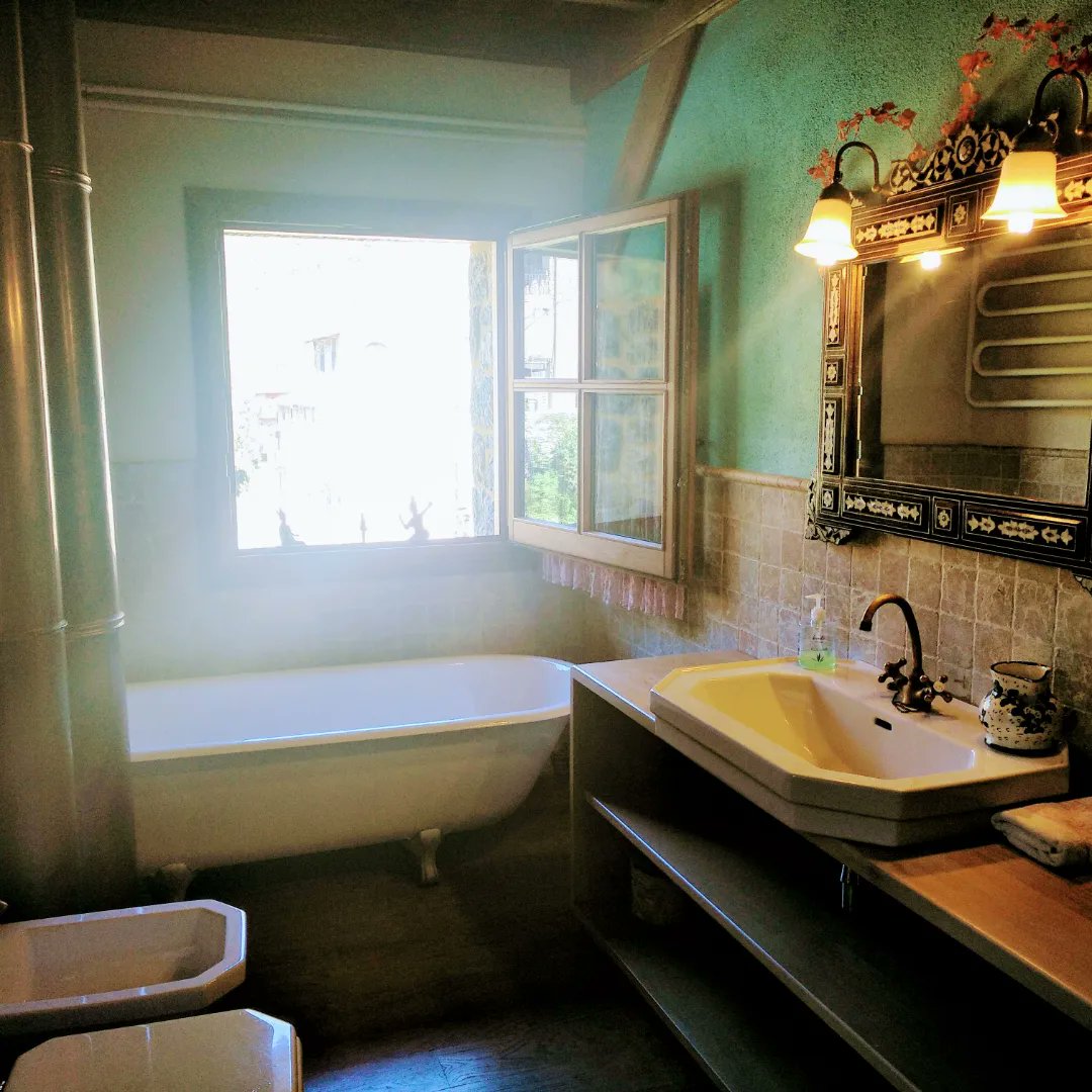 Traspassem_'s tweet photo. A més, ara tenim permís per fer Ecobotiga i Restaurant.

La casa rural de luxe funciona des del 2016, els clients són molt bona gent i repeteixen... 

Sabeu d'algú a qui li pugui interessar?"

📧 lacabanya.debeget@gmail.com https://t.co/PEhnSTVpCs