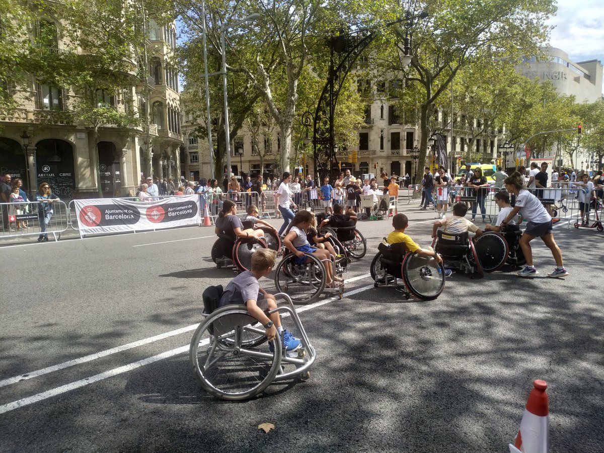 fcedf_'s tweet photo. Moltes gràcies a tots/es per participar en aquesta IX Jornada Inclusiva al Passeig de Gràcia, un gran matí per fer més visible l'esport adaptat. Gràcies també a totes les entitats que han col.laborat i, sobretot, als voluntaris/es! #jornadainclusiva @BCN_esports @BCN_Accessible https://t.co/UD1M7gjy9d