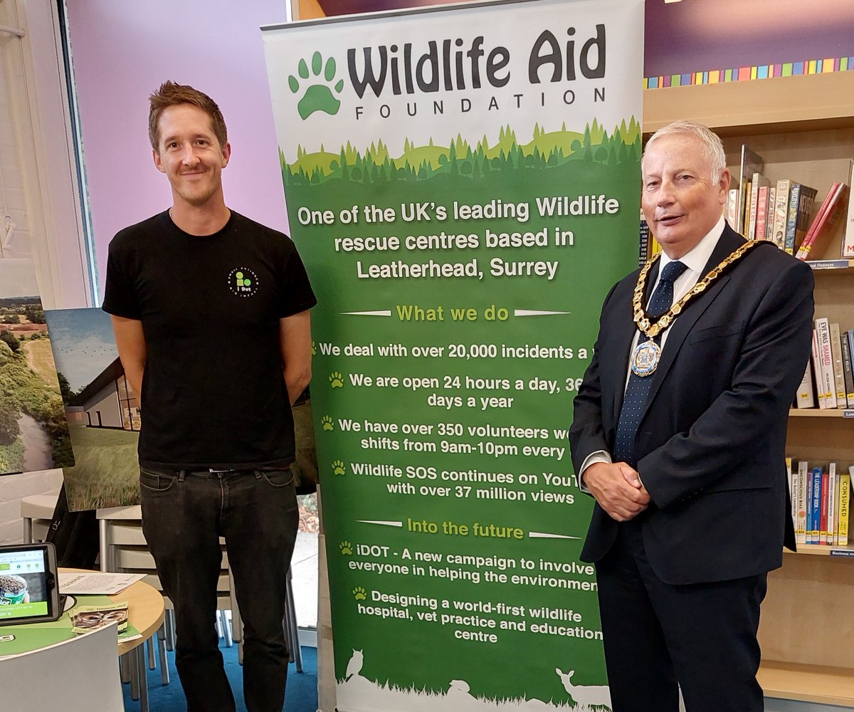 #DoOneThing today - Come along to the <a href="/TdNature/">TDClimateNatureFest</a> Festival at <a href="/DittonsLibrary/">Dittons Library</a> today to learn what <a href="/wildlifeaid/">Wildlife Aid</a> and other #Surrey groups are doing to help #wildlife and the #environment.

Thanks to <a href="/ElmbridgeBC/">Elmbridge BC</a> Mayor Simon Waugh for stopping by for a chat!
