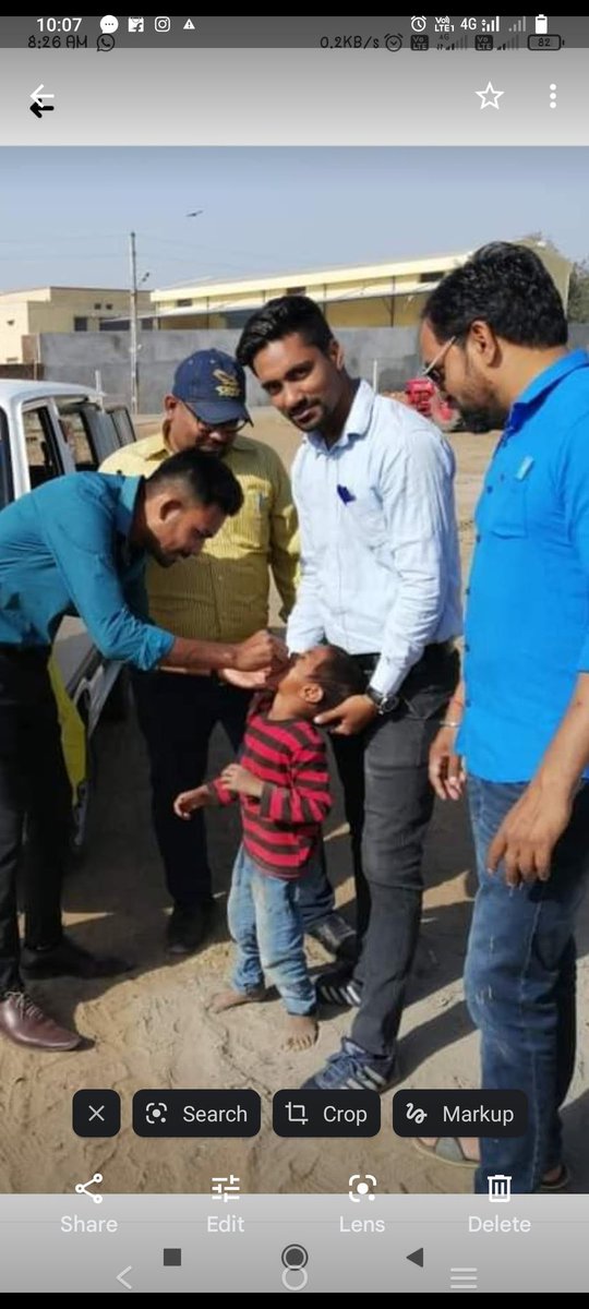 गुजरात मे सरकार आरोग्य कर्मचारी से सारे काम टेक्निकल करवाती है, ओर सैलरी नॉन टेक्निकल का देती है।जब आज आरोग्य कर्मचारी अपना हक पाने के लिए 49 दिनों से हड़ताल पर  उतरे है ,तो यह सरकार इन कर्मचारी ,कोरोना वॉरियर्स पर लाठीचार्ज करती है।@PMOIndia@abpasmitatv@AAPGujarat@BBCWorld ,