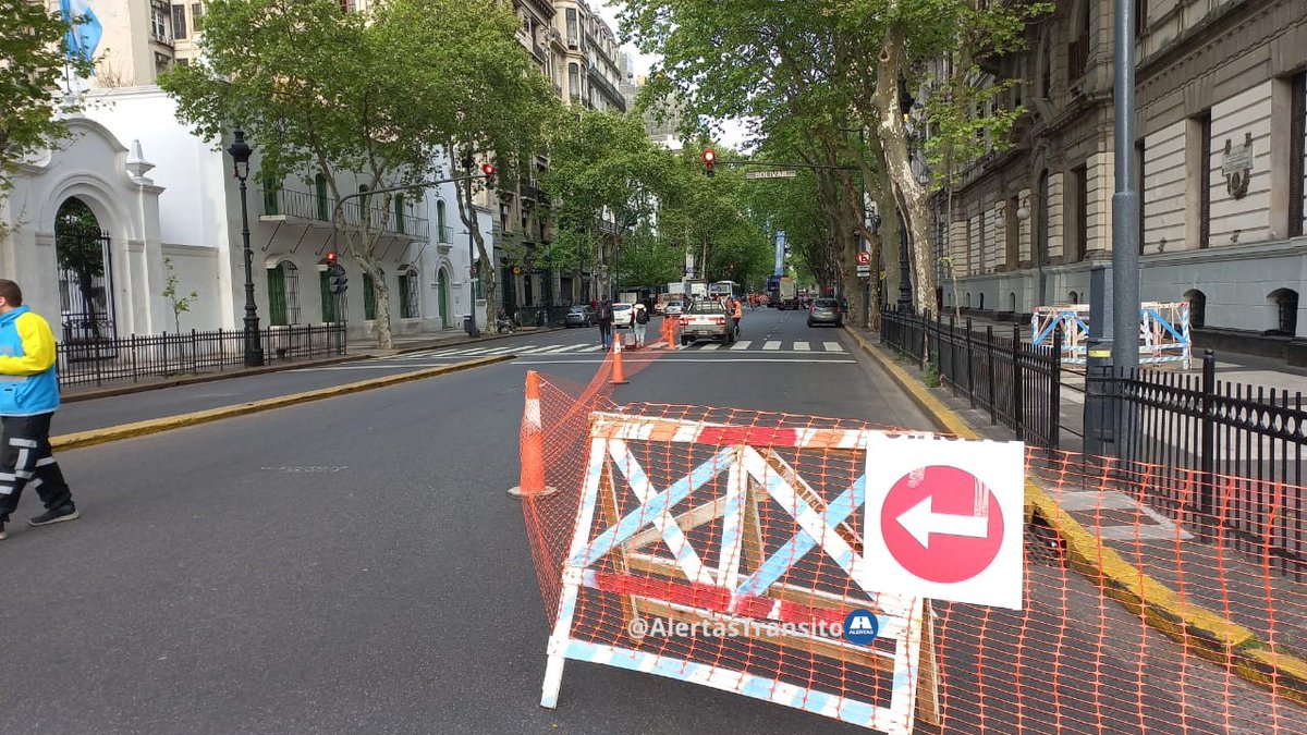 AlertasTransito's tweet photo. ⛔#Cortes por #trabajos con #grúas
#Corte total en #AvDeMayo entre #Perú y #Bolívar.
🕣 8 a 14
🚧 Revisa el estado de los Piquetes y Cortes
👉 https://t.co/Q3VsBtUqCf
#AlertasTransito https://t.co/LadP9TnCrm
