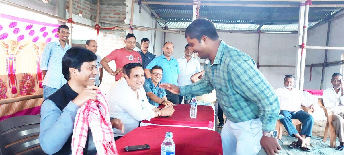 saidul97066472's tweet image. #Bhabeshkalita
#PallabLochanDas
তেজপুৰ লোকসভা সমষ্টিৰ মাননীয় সাংসদ #PallabLochanDas ডাঙৰীয়াই যোৱা ইংৰাজী 24/9/2022 তাৰিখে তেজপুৰ বিধানসভা সমষ্টিৰ অন্তৰ্গত Napam G.P আৰু Panchmile G.P ৰ দলীয় কাৰ্যকৰ্তাসকলৰ লগত আপোলাপামস্থিত &quot;দূৰ্গা মণ্ডপ&quot;ত সাংগঠনিক দিশত বিভিন্ন আলোকপাত কৰে৷