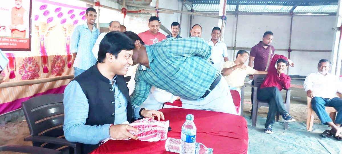 saidul97066472's tweet image. #Bhabeshkalita
#PallabLochanDas
তেজপুৰ লোকসভা সমষ্টিৰ মাননীয় সাংসদ #PallabLochanDas ডাঙৰীয়াই যোৱা ইংৰাজী 24/9/2022 তাৰিখে তেজপুৰ বিধানসভা সমষ্টিৰ অন্তৰ্গত Napam G.P আৰু Panchmile G.P ৰ দলীয় কাৰ্যকৰ্তাসকলৰ লগত আপোলাপামস্থিত &quot;দূৰ্গা মণ্ডপ&quot;ত সাংগঠনিক দিশত বিভিন্ন আলোকপাত কৰে৷