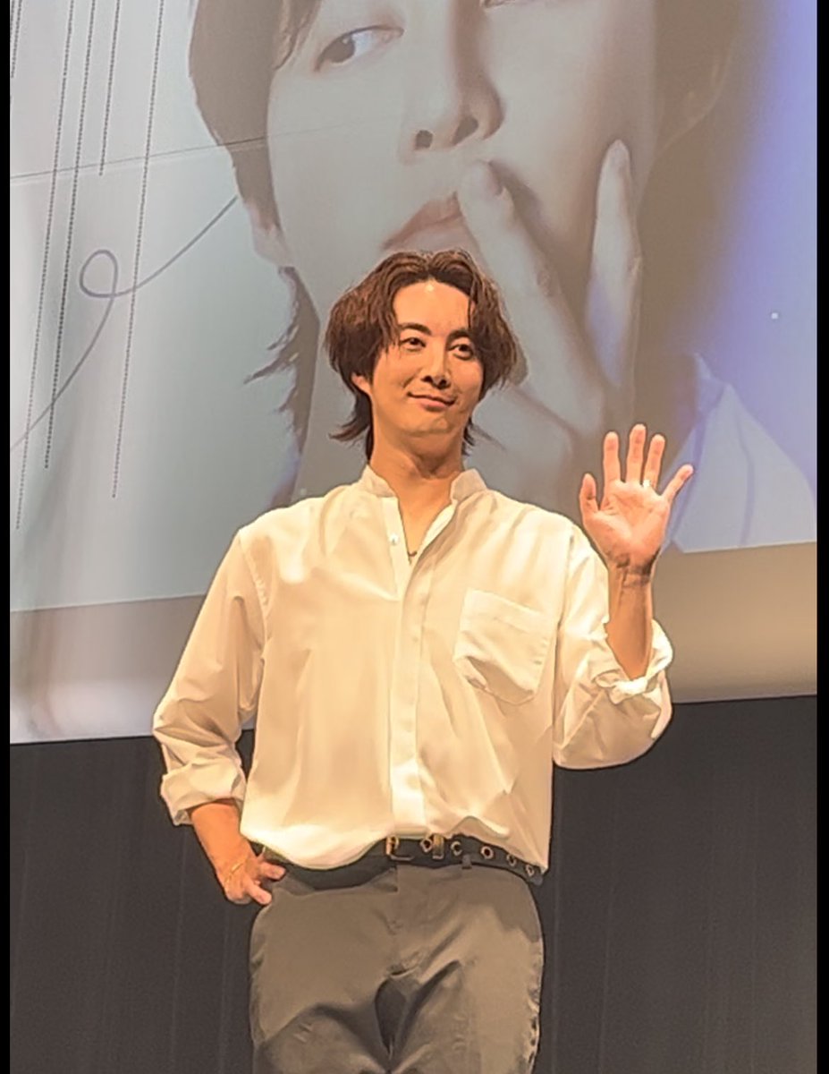301KHJLove's tweet photo. 9/25 ペンミフォトタイム📷

昨日はいきなり泣いちゃったマンネでしたが、今日は楽しんでいたようですね♫

#KIMHYUNGJUN 
#김형준
#LOVEAGEIN 
@official_KHJ87 
@kimhyungjun2022 https://t.co/klkN76HtLx