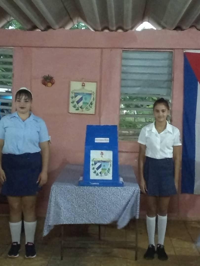 MixtoAbel1's tweet photo. En nuestro centro desde muy temprano ya todos listos a dar el Sí por nuestro #CodigoDeLasFamilias @DirectorMunici2 @elsa_ena @DmeArtemisa @pineda_lien https://t.co/dFFWj5M56r