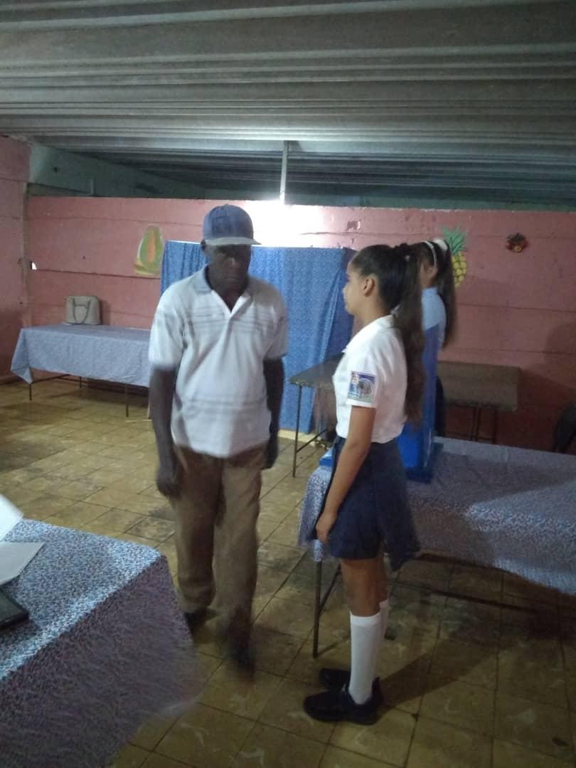 MixtoAbel1's tweet photo. En nuestro centro desde muy temprano ya todos listos a dar el Sí por nuestro #CodigoDeLasFamilias @DirectorMunici2 @elsa_ena @DmeArtemisa @pineda_lien https://t.co/dFFWj5M56r