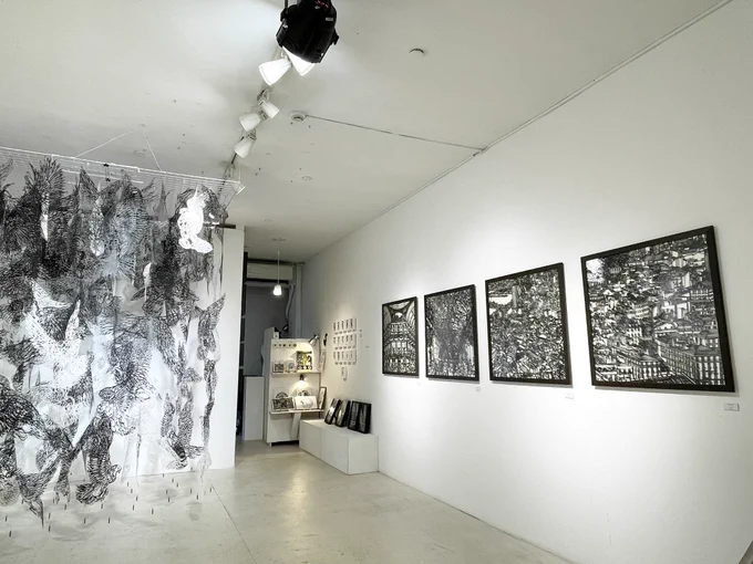 個展の期間を無事に終えることができました。たくさんの方にご来訪頂き、本当に楽しい期間を過ごすことができました。また成長した姿をここでお披露目できるように頑張りますので、引き続き応援よろしくお願いします٩( ᐛ )وありがとうございました! #切り絵 #papercuttingart #art 