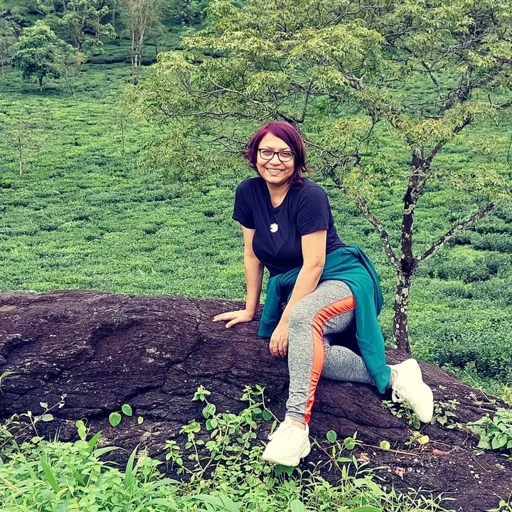 TeawithSusMita's tweet photo. No. Not resting in the mid of my tea walk. Just stopped for the pose. ๐
#teawithsusmita #teagarden #trek #teatourism #teatrail #Darjeeling #travel https://t.co/SjiEnKXX2j