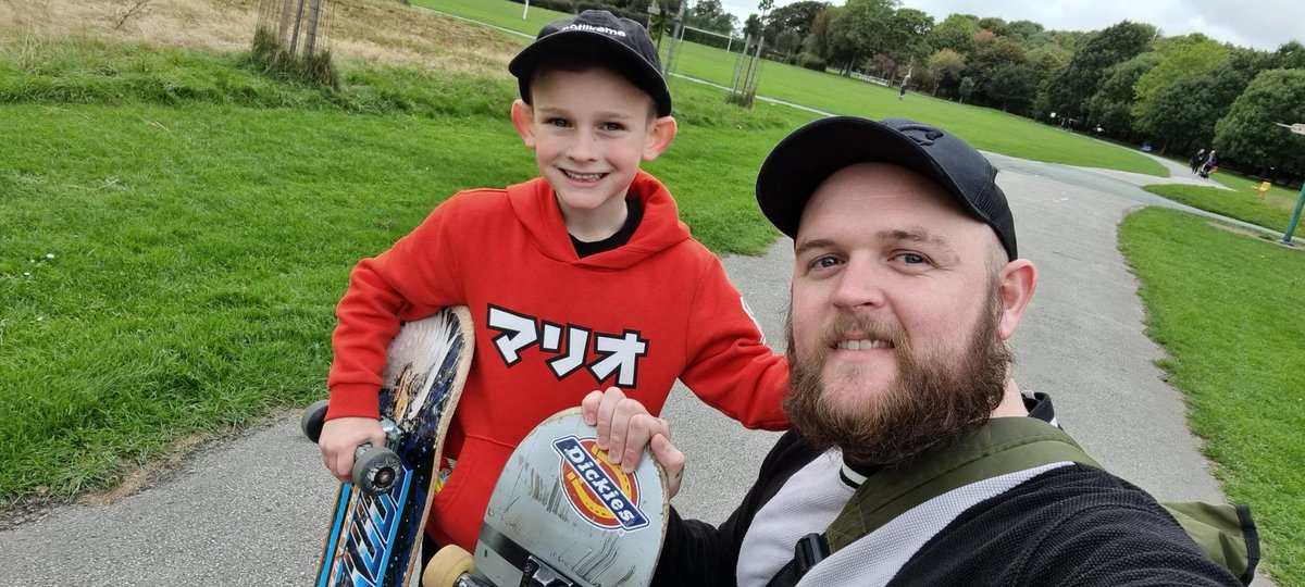 Pritch533's tweet image. Skating with my boy again today. @JedLeonMMA my boy still v wearing his favourite hat #notlikeme