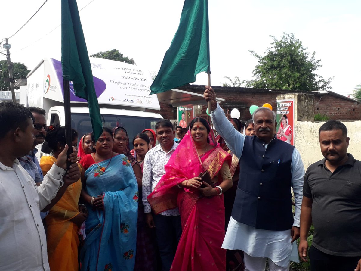 TheArvindPandey's tweet photo. डिजिटल इंडिया, न्यू इंडिया !
आज दिनेशपुर में, विधानसभा गदरपुर क्षेत्र के अंतर्गत जन जन तक केंद्र सरकार द्वारा दी जाने वाली सुविधाओं, डिजिटल सेवा को पहुँचाने के लिए 'जन सेवा केंद्र' के रूप में सुसज्जित गाड़ी को हरी झंडी दिखाकर सेवा का शुभारम्भ किया।
#CSCCenter | #Gadarpur https://t.co/WYRAEndYXO
