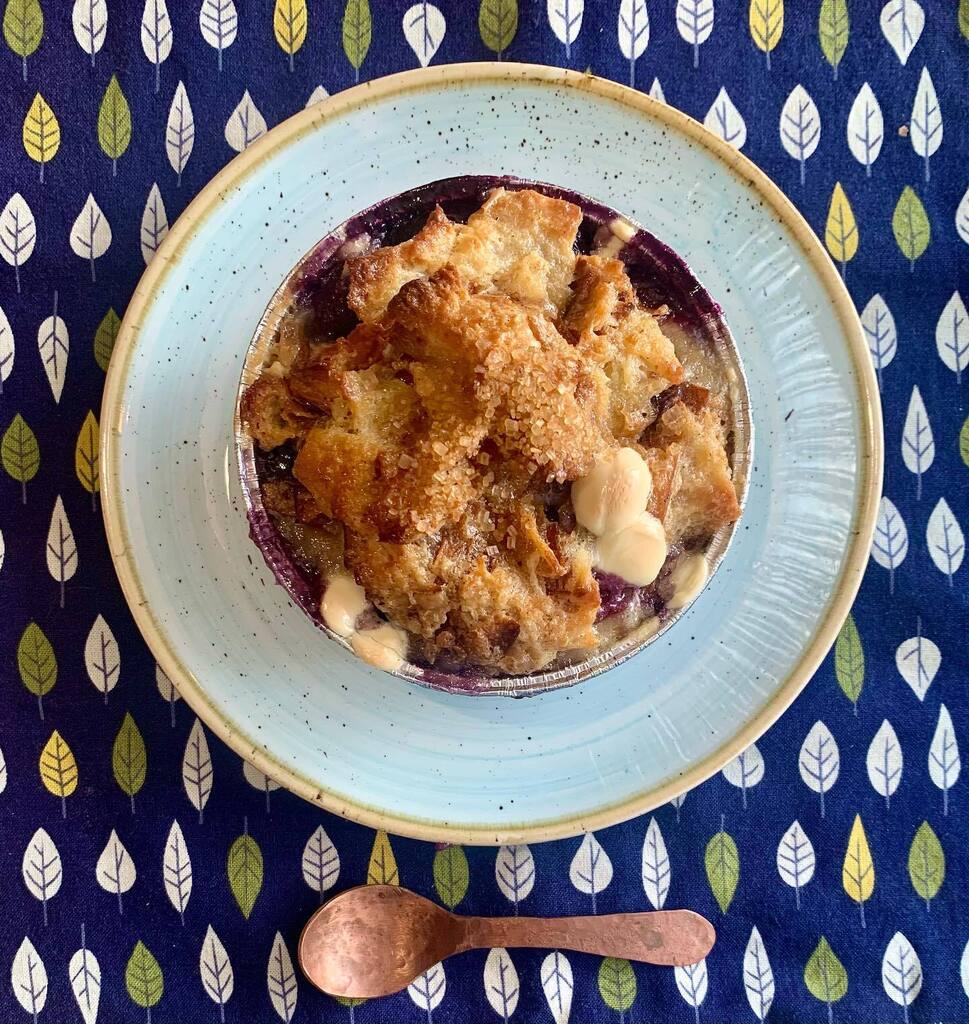 thecopperspoon's tweet photo. Blueberry and white chocolate bread and butter pudding made with @da_bara_bakery_iq cinnamon buns ready to take away 🫐
.
.
#blueberrywhitechocolate #breadandbutterpudding #puddingtime #blueberry #blueberries #whitechocolate #marazion https://t.co/xhNBHhmLHQ https://t.co/GNCLLfLgV0