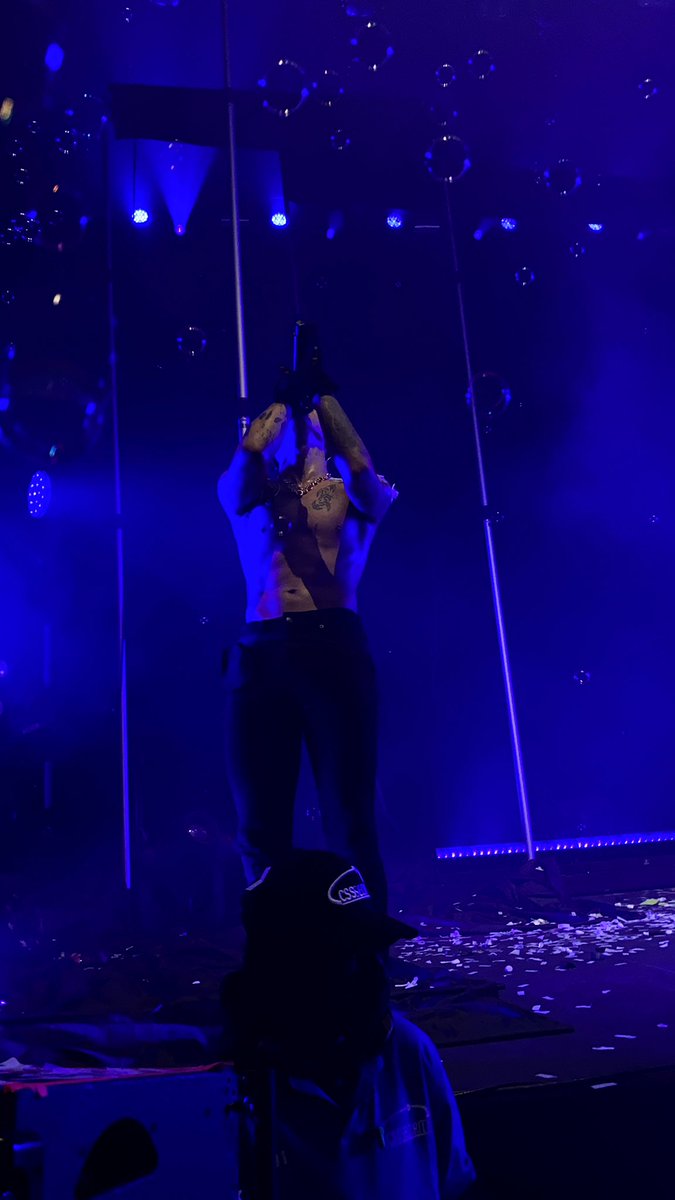 Zukini_'s tweet photo. So dpr Ny barricade 🧍🏽‍♀️ https://t.co/yZX5AXs7ov