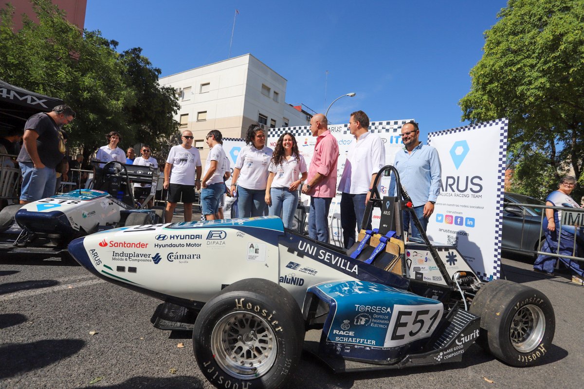 Ayto_Sevilla's tweet photo. 🎼 Agilidad verbal en las batallas de gallos de #Prodean, taller de instrumentos de @SevillaROS Joven, 🧩 escape room con @saemthales, 🏎️ monoplazas diseñados por @arusteam, arte urbano con @PedroAG_art, dibujos al natural de #urbansketchers... ¡Gracias por hacer #CalleCultura!💛 https://t.co/D8zs4PP8wD