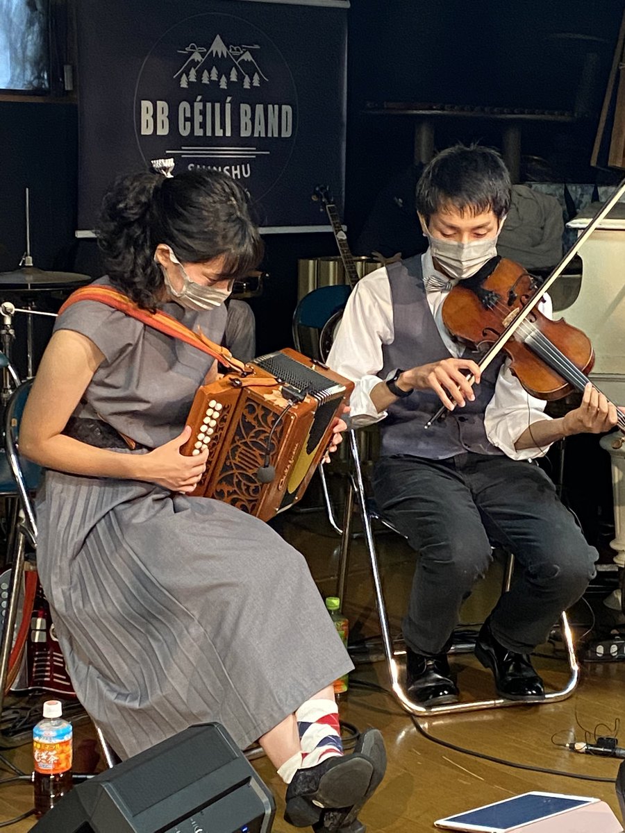 setdancepal's tweet photo. 「演奏前の曲ちぇっく？」風

あんな #FisdaN こんな #FisdaN2022 https://t.co/cqJ37i4cz5
