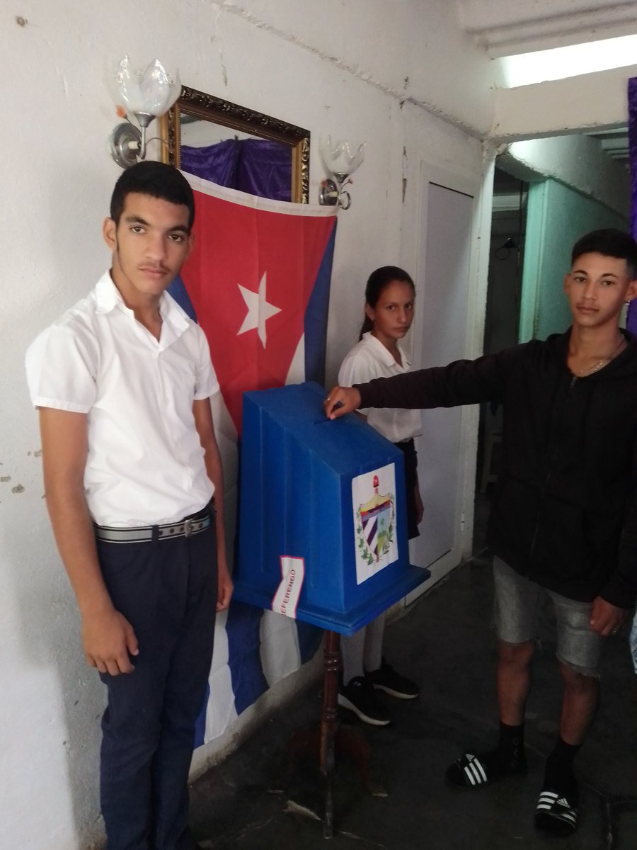 Este joven realizó por primera vez su voto en el colegio #82 con una alegría #TuVotoCuenta