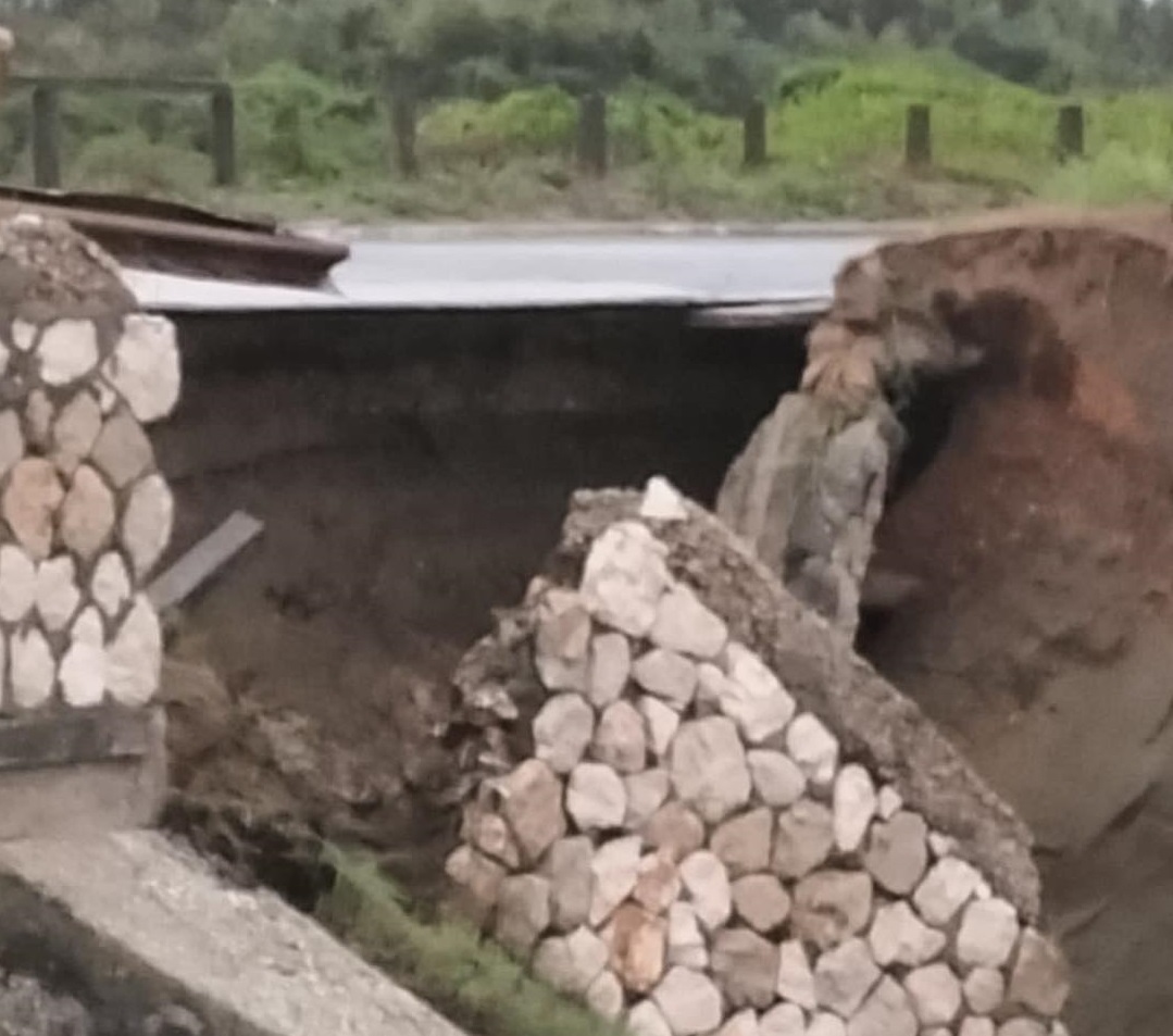 Maltempo, a Sabaudia cede il ponte alla foce di Caprolace - latinacorriere.it/maltempo-a-sab…