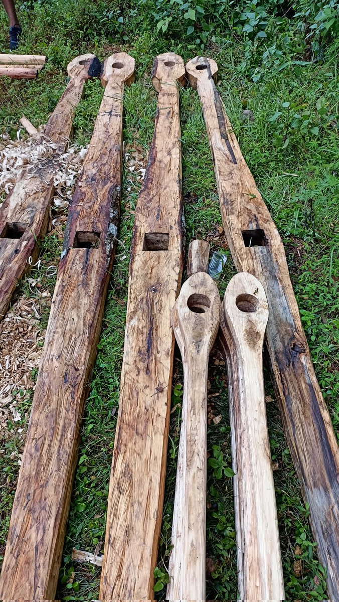 powrell's tweet image. गाँउ तिर दशैं लाग्यो!
चर्खे पिङ्ग को तयारी गर्दै !!