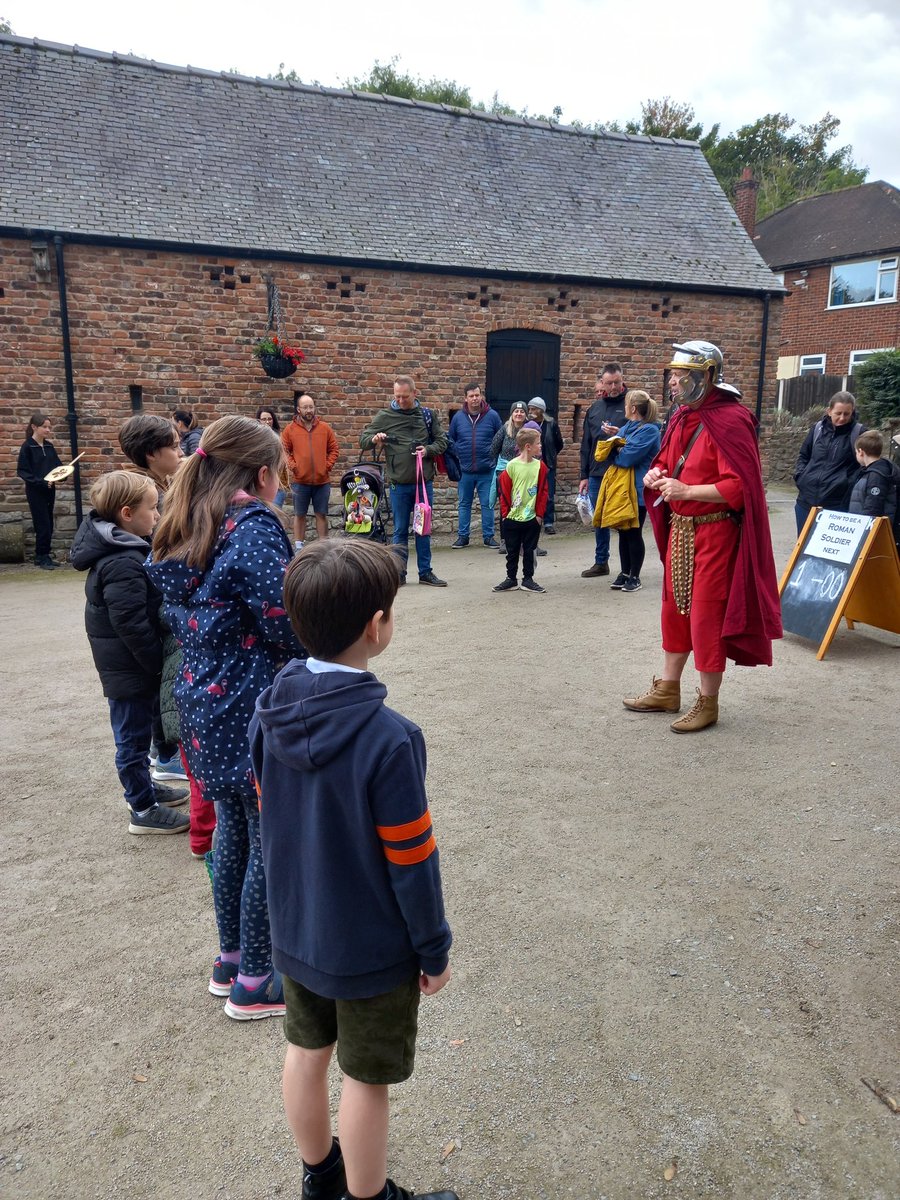 flyingbumble's tweet photo. @3456J  Roman Soldier training 😊 https://t.co/QJqGP4x4Vw