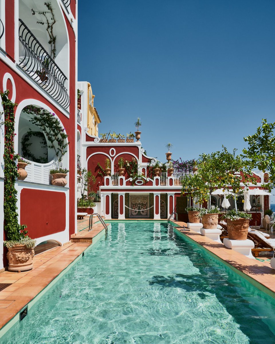 We will never grow weary of this view. 

#LeSirenuse 
📷: @brechenmacher_baumann