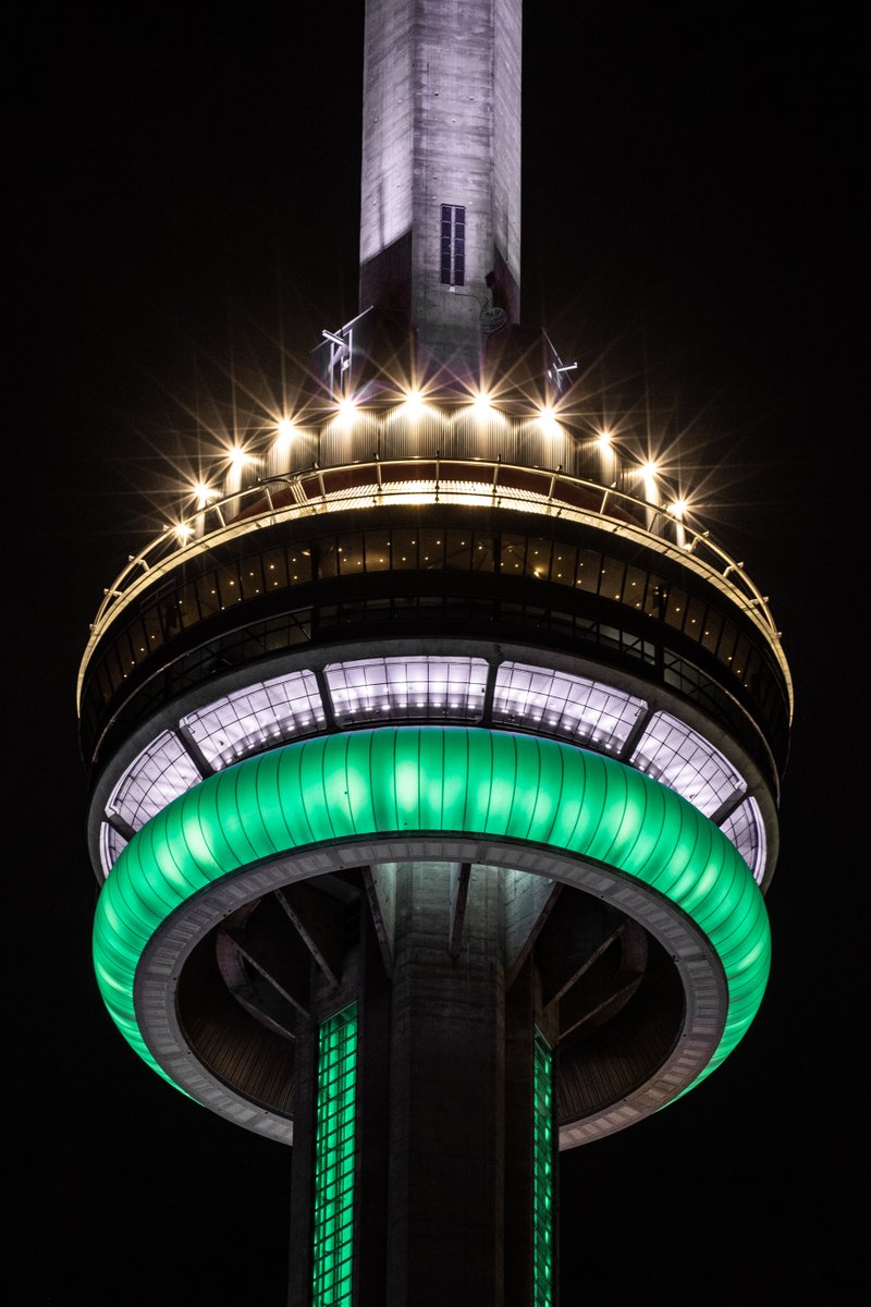 Ce soir la #TourCN sera également illuminée en vert et blanc pour la Journée des Franco-Ontariens / Tonight the #CNTower will also be lit green and white for Franco Ontarian Day