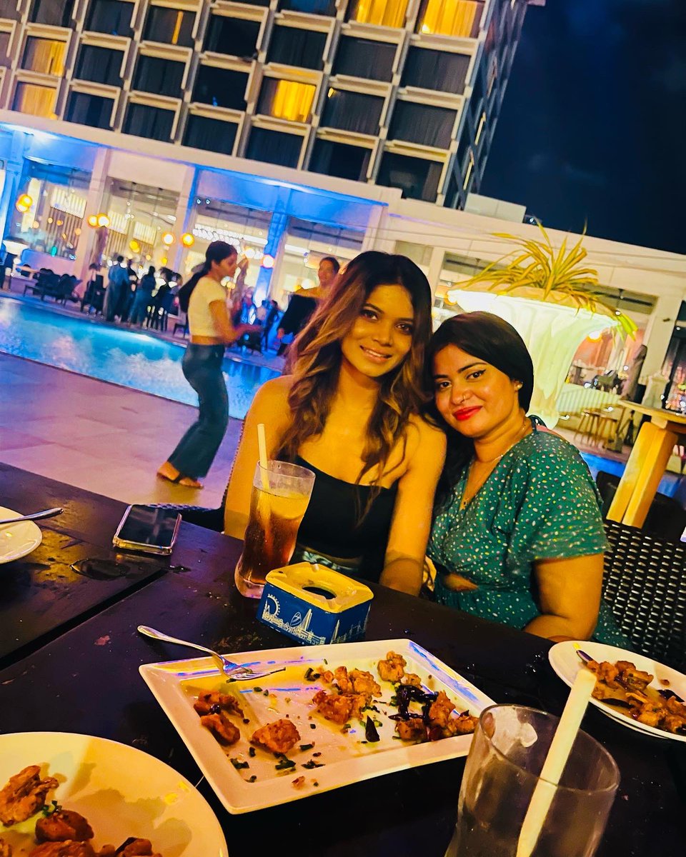 hasinisamuel's tweet photo. Miss Asia pacific international SriLanka 2017 winner #hasinisamuel together with Miss Asia Pacific international SriLanka 2019 winner Sarah ❤️ nice to meet you gorgeous had a wonderful evening ❤️ loads work ahead ✊may god bless https://t.co/6X12VicaHu