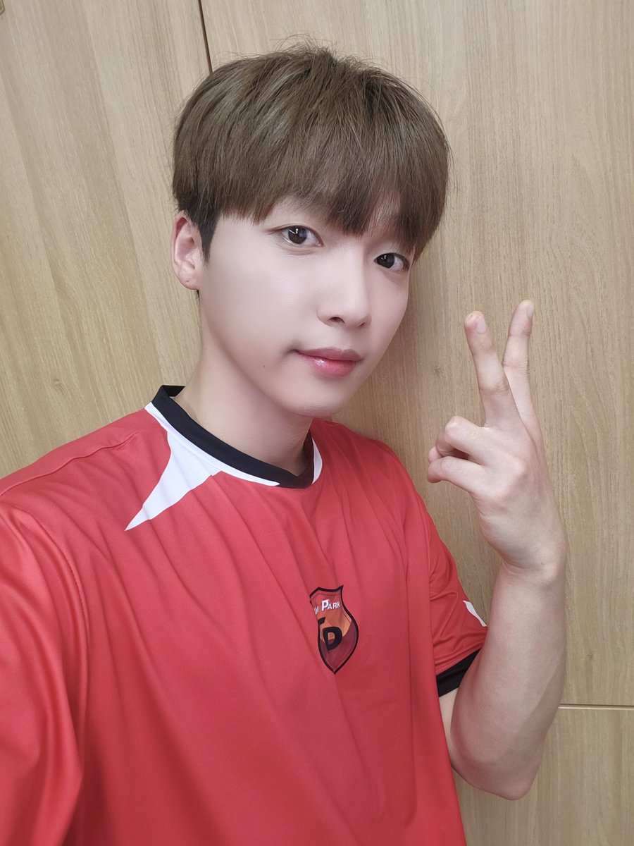 jeongsewoon_twt's tweet photo. [#정세운]
JTBC #뭉쳐야찬다2 완료 ⚽️

정세운 체력왕인 이유 😯
경기하기 전부터 경기 끝나고 나서까지
뽀짝거리면서 내내 귀엽기까지 함‼️😇
행운이들 마음속에 세운이가
또 한가득 찬다 ❤️‍🔥
 
#JEONGSEWOON https://t.co/mJ7kdLAaFH